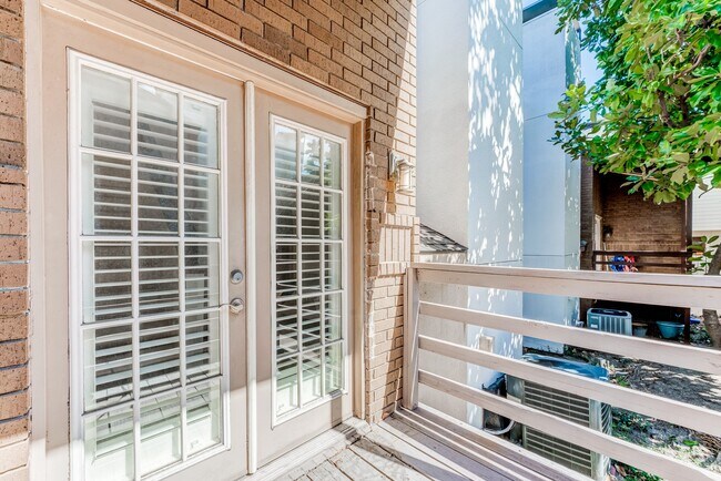 Building Photo - 708 Fowler St