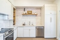 Building Photo - 3207 S Lakeview Cir