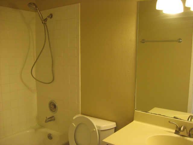 Building Photo - 2025 Augusta Dr