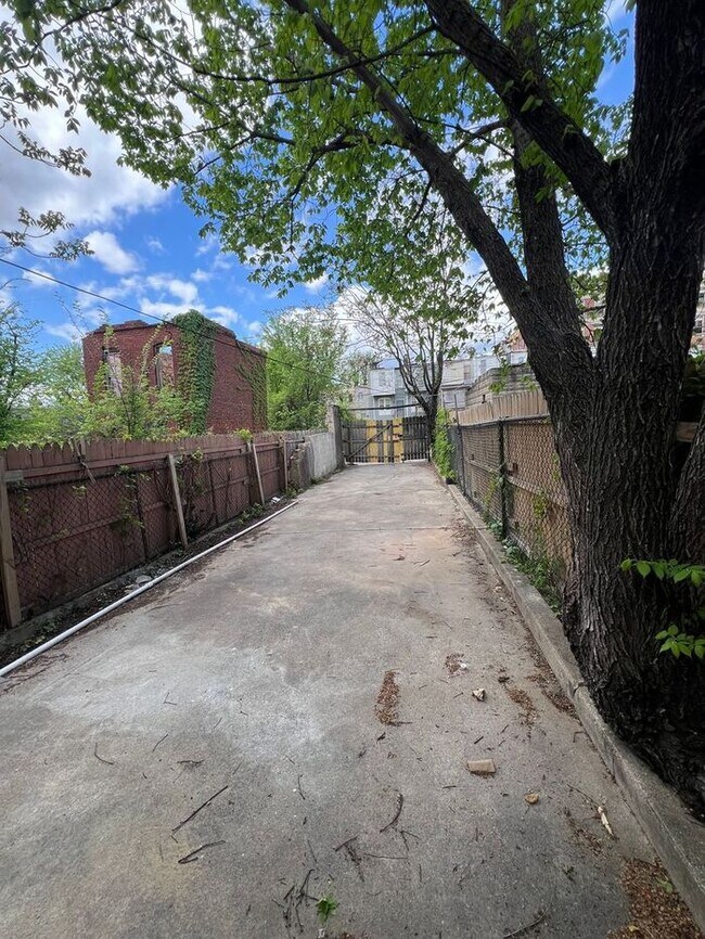 Building Photo - Affordable 3 Bedroom Home