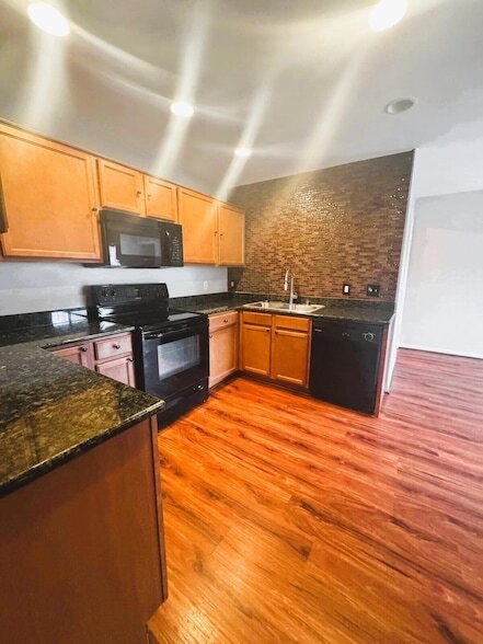 Building Photo - 6979 Pebble Creek Woods Dr