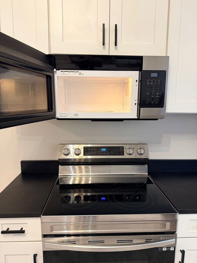 Building Photo - 205 Saluda St