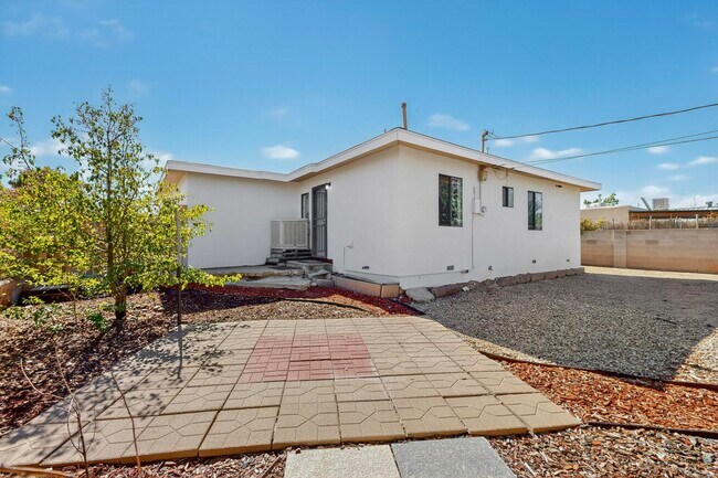 Building Photo - 165 Hilton Ave NW