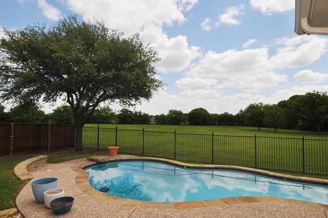 Building Photo - 3812 Lakeway Dr