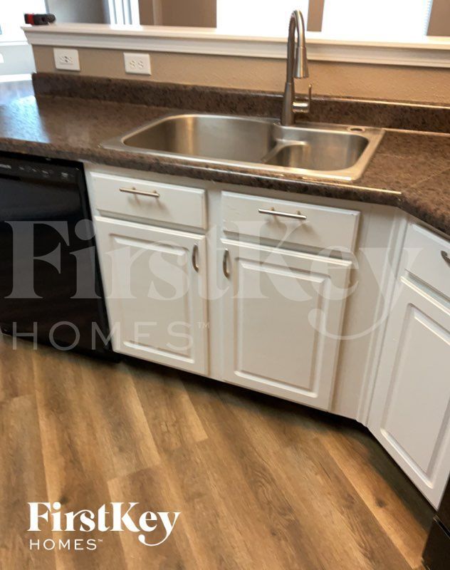 Building Photo - 10830 Clear Spring Dr