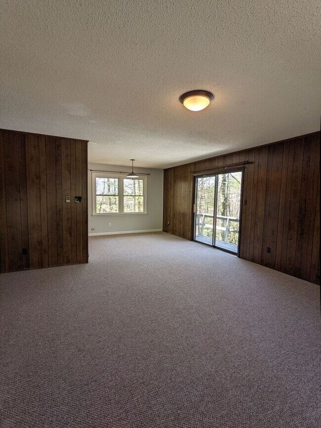 Building Photo - Black Mountain Duplex Rental!