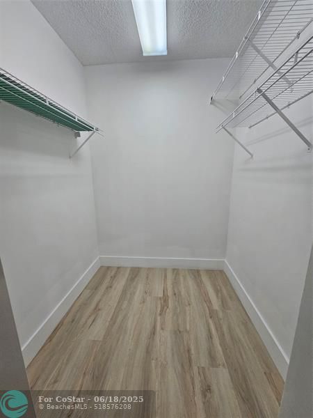 Building Photo - 9537 Weldon Cir