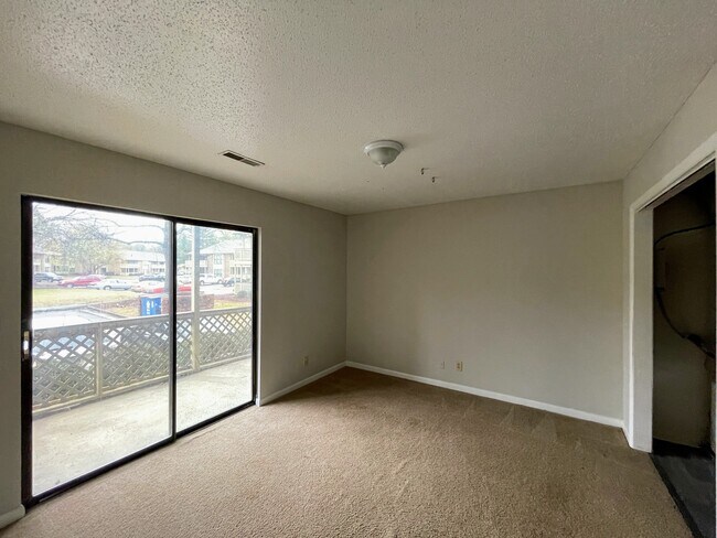 Building Photo - 5001-5007 7 Pine Cir