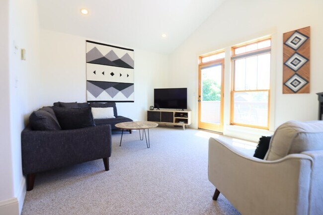 Building Photo - Fully Furnished home in Sisters Oregon