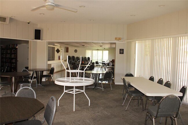 Building Photo - 4240 Ironwood Cir