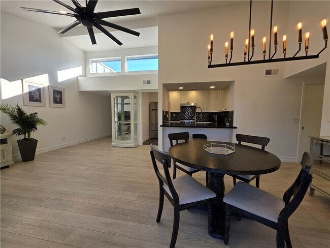 Building Photo - 240 Nice Ln