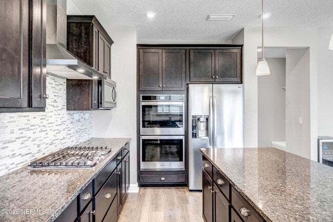 Building Photo - 23 Catesby Ln