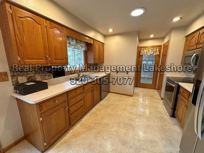 Building Photo - Stunning 4 Bedroom 1.5 Bathroom Home For Rent