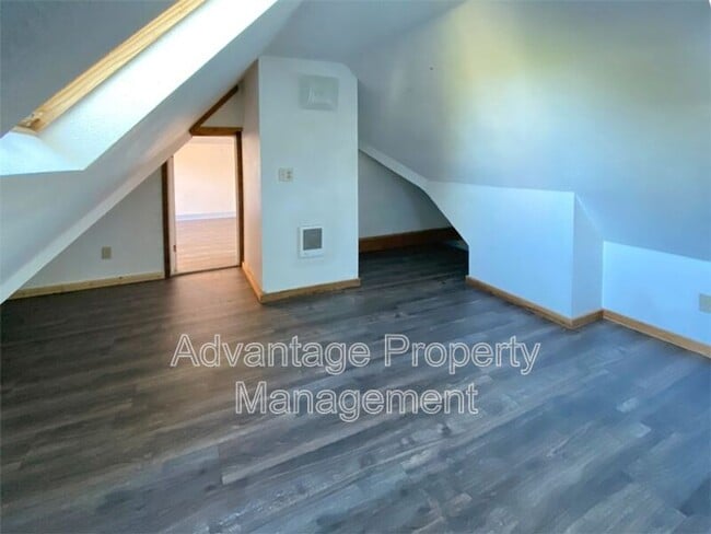 Building Photo - 1762 NW Harrison Blvd