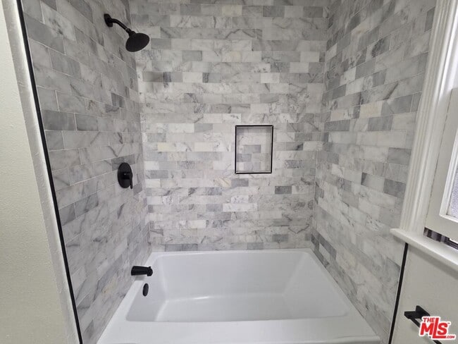 Building Photo - 107 N Sweetzer Ave