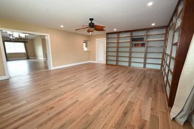 Building Photo - 985 Quail Run