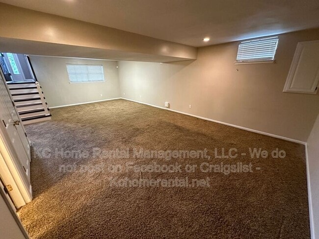 Building Photo - 625 NW Rosaceae Dr