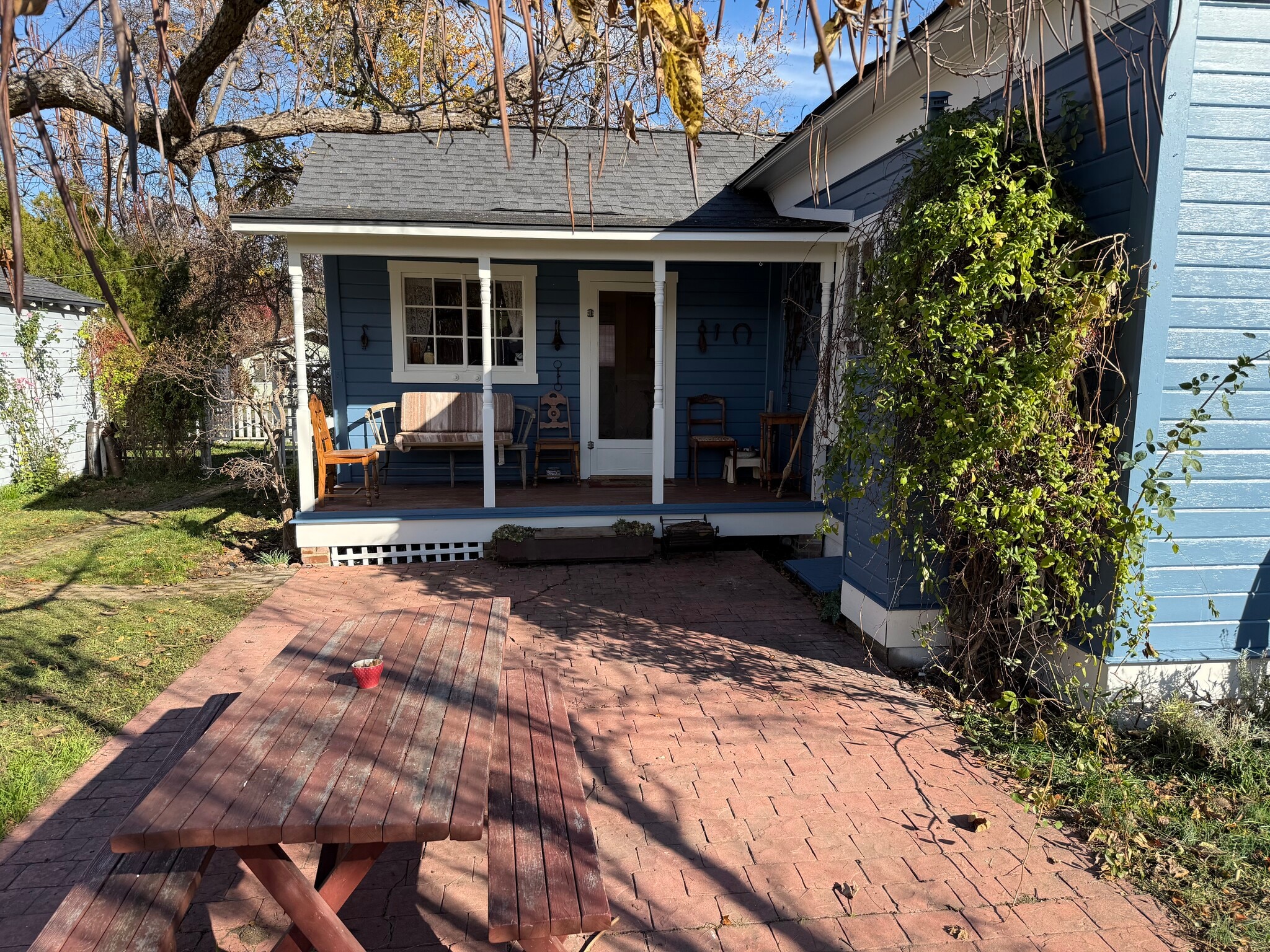 Building Photo - 104 S 1st St