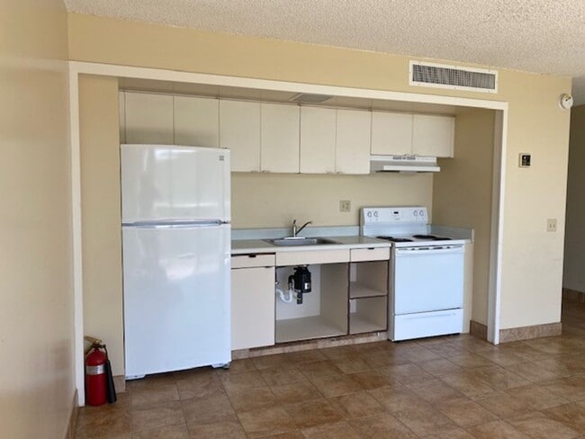 Building Photo - Makaha Valley Towers