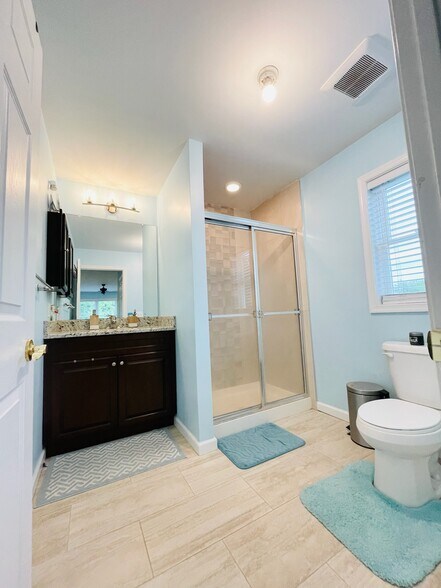 Building Photo - 2 Decroce Ct