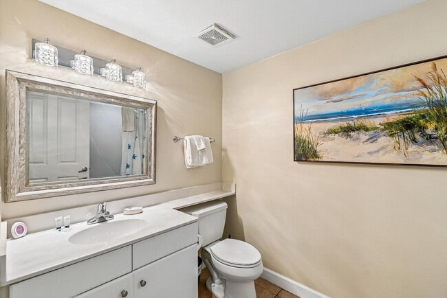 Building Photo - 9896 S Thomas Dr