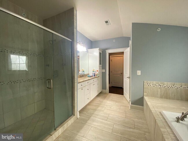 Building Photo - 2163 Potomac River Blvd