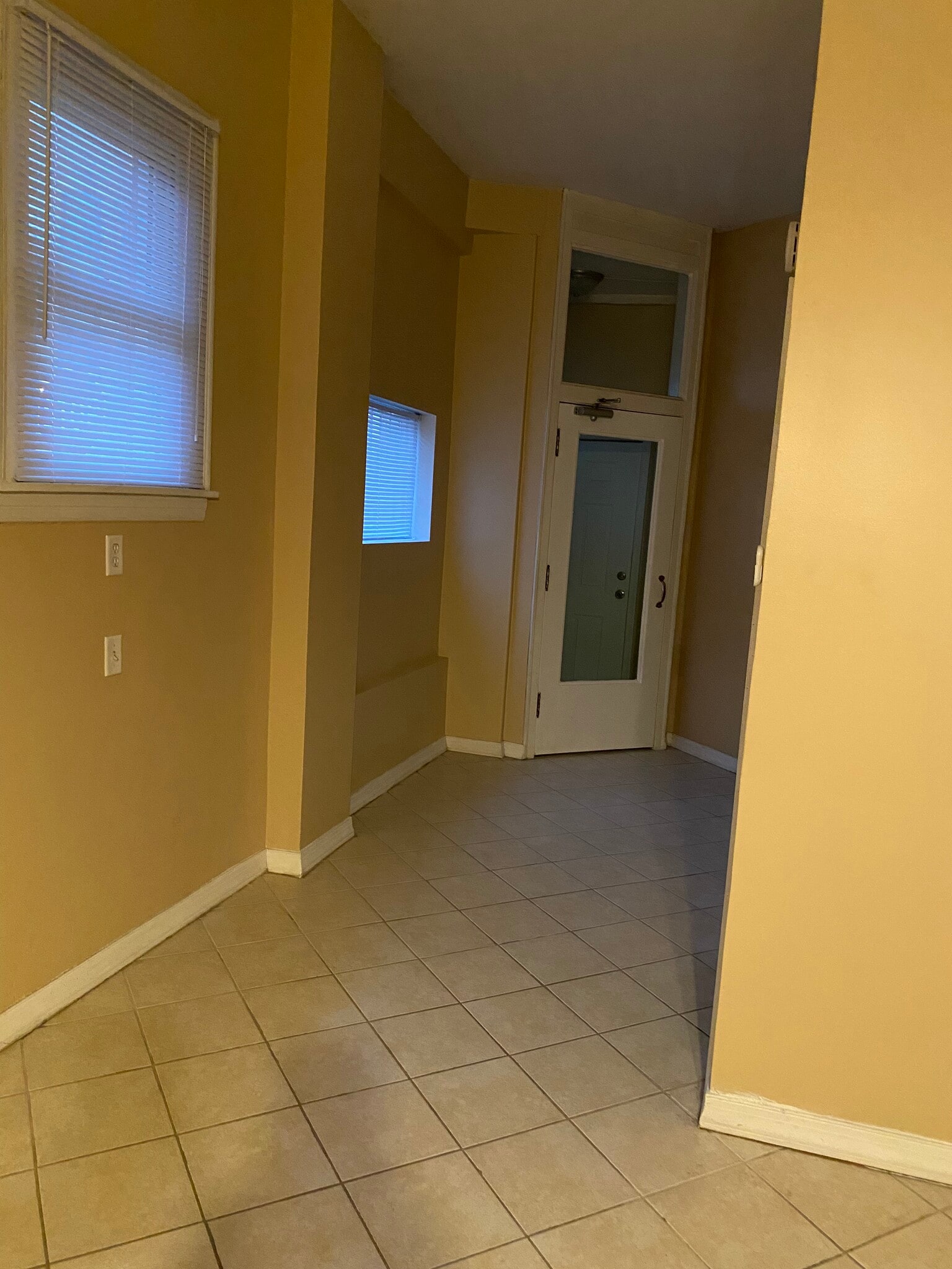 Building Photo - 1800 W 21st Plz