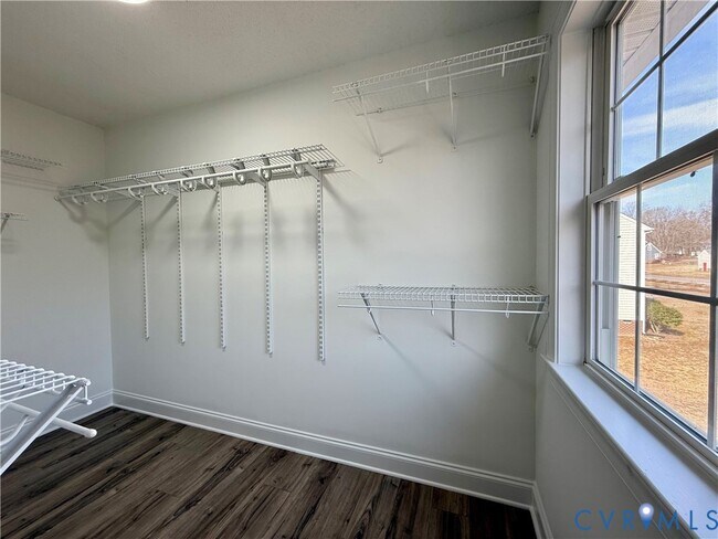 Building Photo - 1625 Southcreek Dr