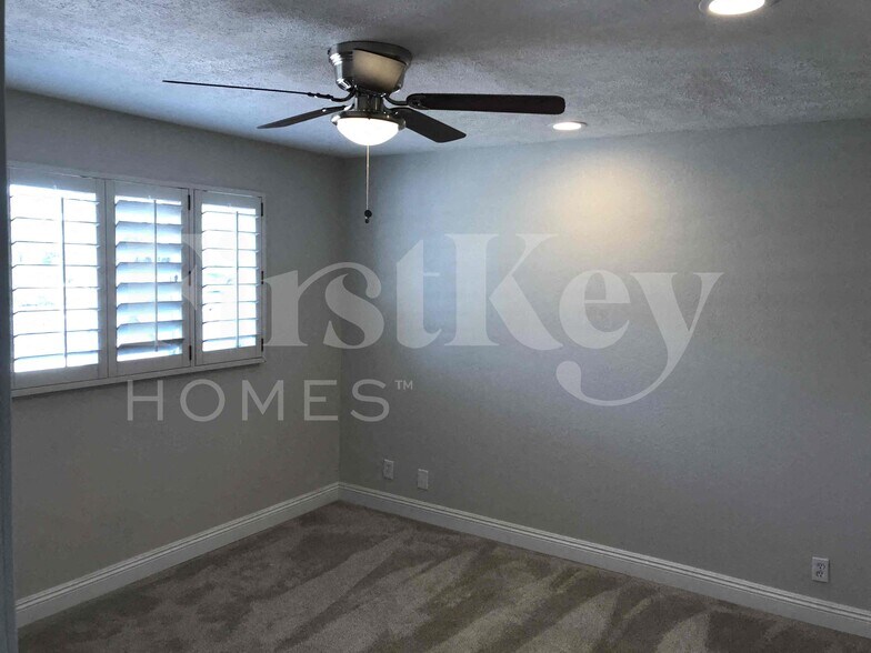 Building Photo - 7427 E McKinley St