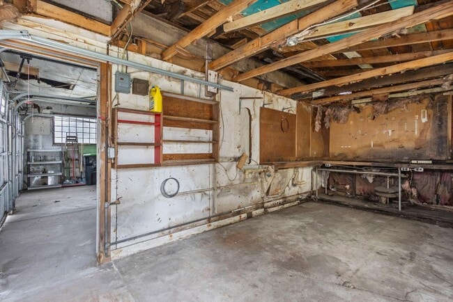 Building Photo - 335 1st St