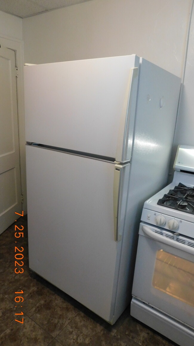 Building Photo - 142 Pingree Ave