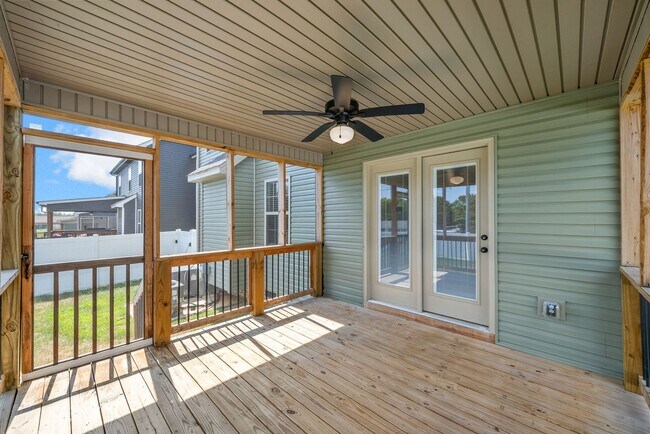 Building Photo - Beautiful 4-Bedroom Home with Modern Comfo...