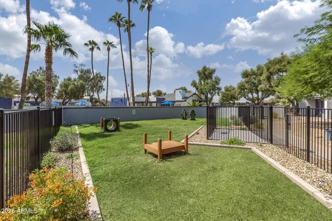Building Photo - 2627 N 45th Ave