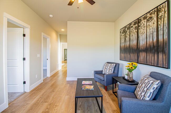 Building Photo - 1300 Mahalo Ln