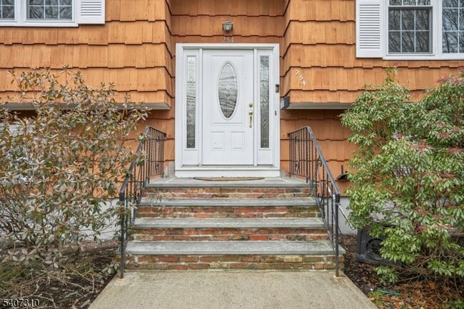 Building Photo - 254 Darlington Ave