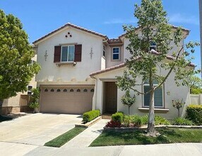 Building Photo - Beautiful House in the Lovely Fair Oaks Ra...