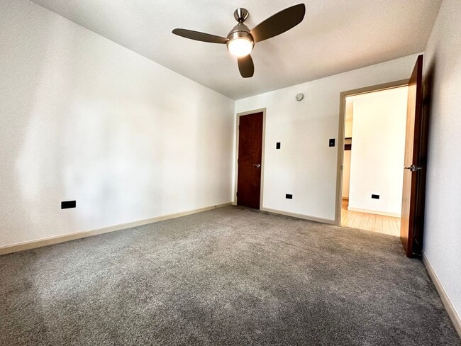 Building Photo - Prime Location Condo: Bright 1 Bed, 1 Bath...