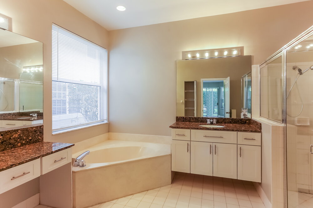 Building Photo - 12020 Glenmore Dr