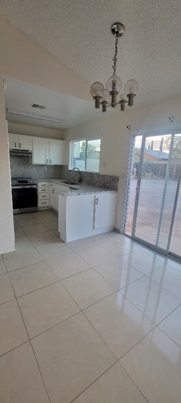 Building Photo - 7030 S Placita Del Mundo