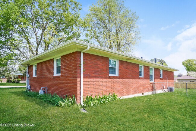 Building Photo - 6102 Jessamine Ln