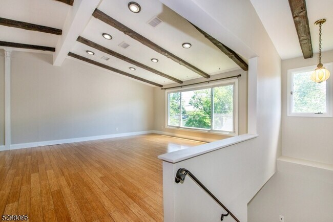 Building Photo - 19 Southwynde Dr