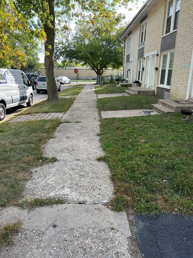 Building Photo - 2204 Hebron Ave