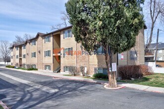 Building Photo - 887 Cedar Pine Ct