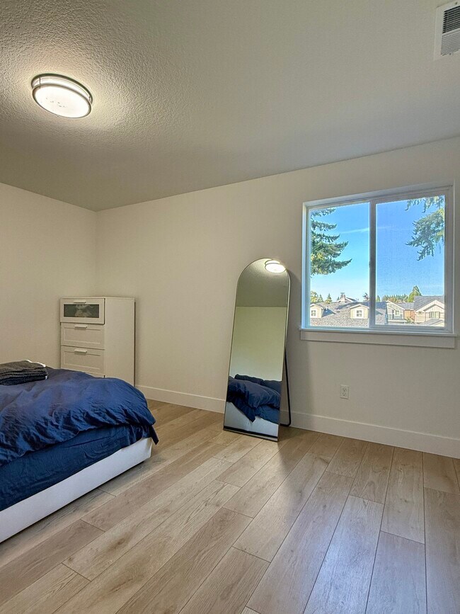 Building Photo - 4522 NE 59th Ave