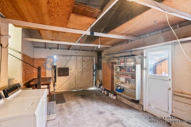 Building Photo - 16070 Selborne Dr