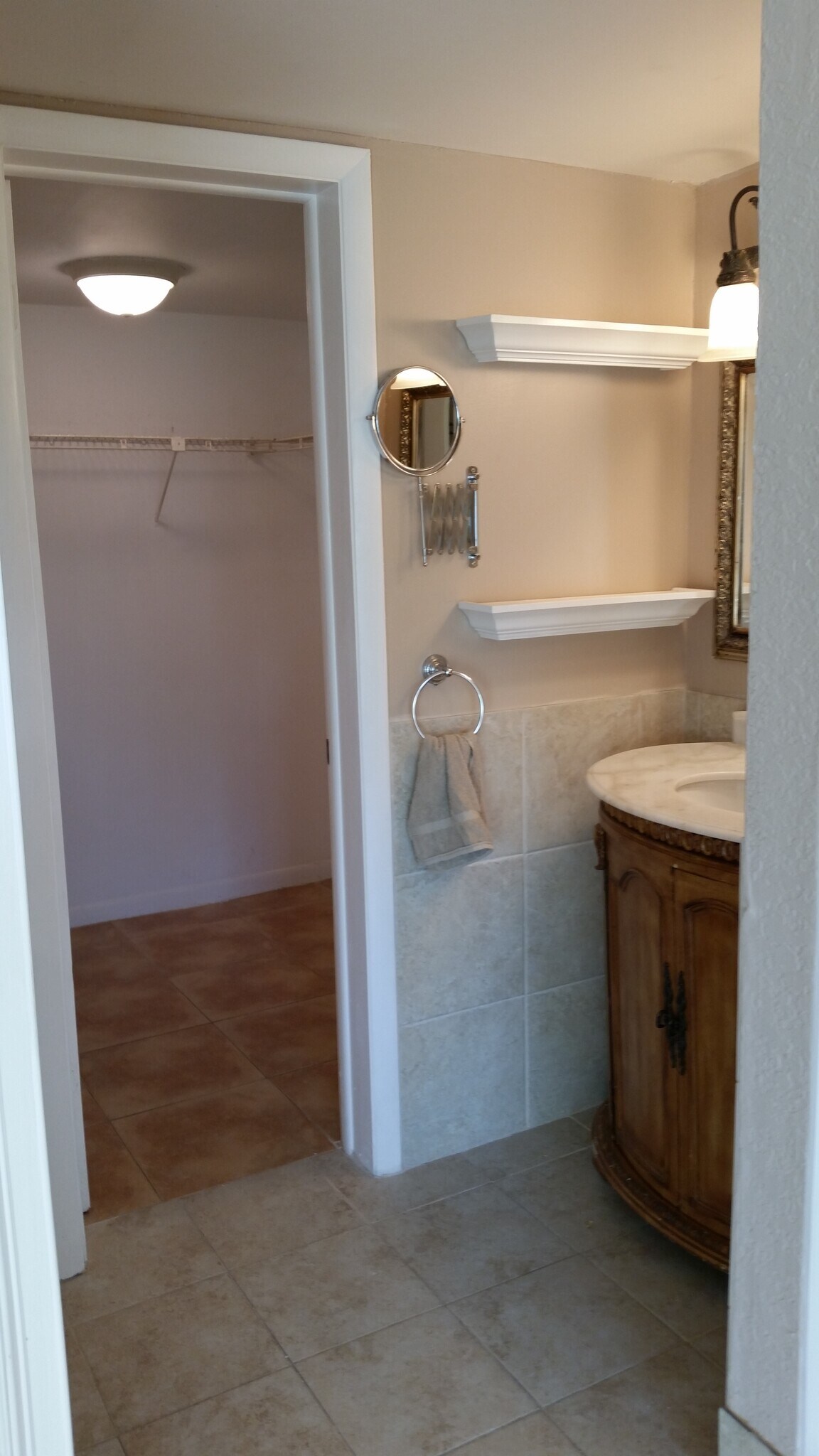 Building Photo - 430 Commodore Dr