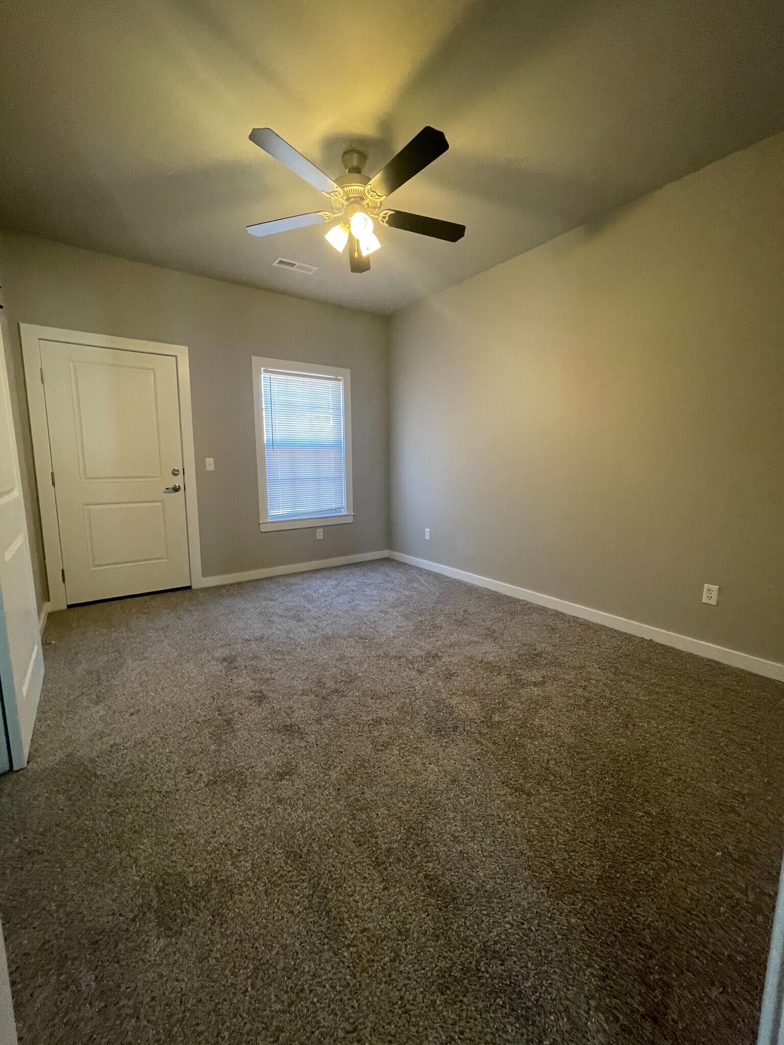 Building Photo - 3225 W Sexton St