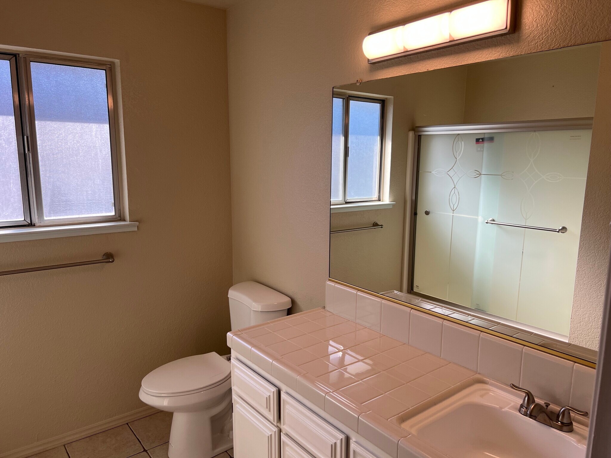 Building Photo - 801 Foxfire Dr