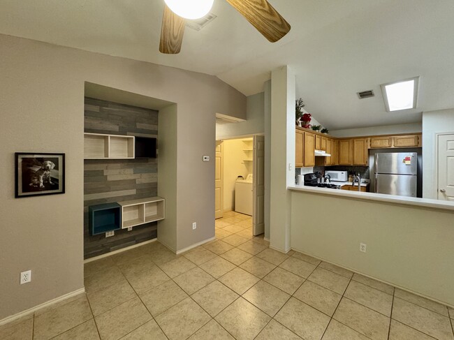 Building Photo - 8957 Taline Cir