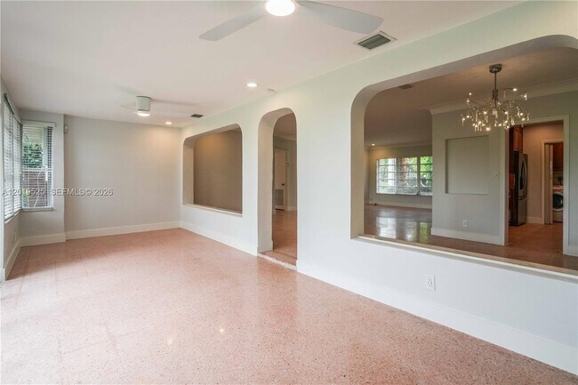 Building Photo - 475 S Shore Dr